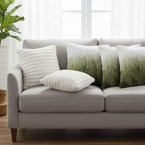 Ensemble de 5 housses de coussin décoratives pour canapé et lit, 3x fausse fourrure ombrée et 2x pompons crème style bohème - Product Image 3