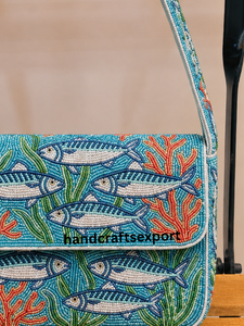 Sac à main artisanal perlé de haute qualité, coloré et tendance, avec motif poisson et corail - Product Image 3