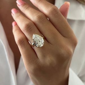 Anillo de Compromiso con Diamante Cultivado en Laboratorio de Corte Pera de 5.0 CT, Engaste de Oro de 14K, Certificado IGI, Regalo de Boda de Lujo para Ella - Product Image 5