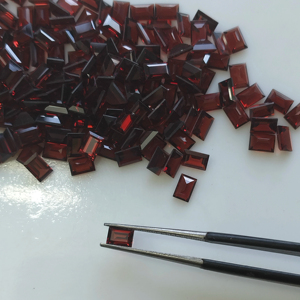Granat rouge naturel 5x3,5 mm, taille baguette, pierres précieuses de qualité supérieure pour la création de bijoux - Product Image 1