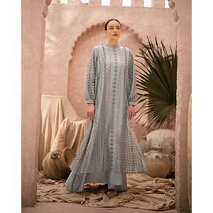 Robe de soirée Nura Sweetheart à col en V, coupe trapèze, style formel, manches courtes, illusion ajourée, appliques florales, tailles XS-XL - Product Image 1