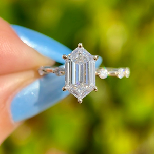 Bague de Fiançailles et de Mariage Classique en Or avec Diamant Hexagonal Taillé en Escalier de 2,15 Carats Cultivé en Laboratoire, Certifié IGI, Sertissage Invisible - Product Image 4
