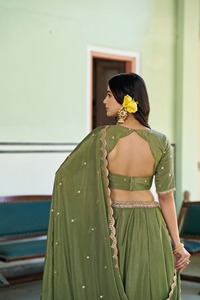 Lehenga Choli de Seda Chinon con Diseño Étnico Tradicional Indio, con Bordado de Lentejuelas, para Vestido de Boda, para Mujer - Product Image 4