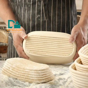 Panier à pain ovale en rotin écologique professionnel avec fouet à pâte et accessoires de cuisson - Product Image 2