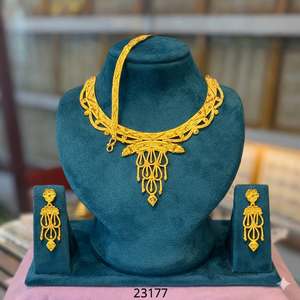 MOLL JEWELLERS Ensemble de bijoux ethniques traditionnels plaqués or pour mariée, modèle 23391, collier suspendu motif triangle en zircon, anniversaire - Product Image 3