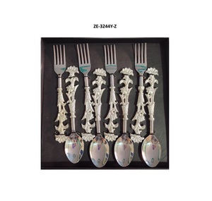 Juego de cubiertos de acero inoxidable plateado vintage al por mayor con mango grabado ornamentado, cuchara y tenedor para bodas y hoteles - Product Image 1
