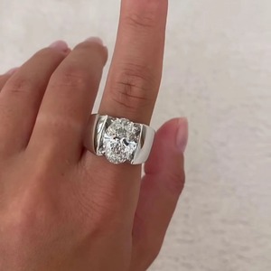 Erkekler için 5.00 karat Oval Laboratuvar Elması Nişan Yüzüğü ve Kadınlar için IGI Sertifikalı Elmas Yüzük ile 14 Ayar Beyaz Altın Erkek Alyansı - Product Image 5