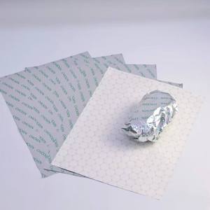 EcoRev ECO16 Hojas de Papel de Aluminio Plateado Laminado con Aislamiento Térmico y Diseño de Panal para Envolver Hamburguesas y Sándwiches Precortados - Product Image 2
