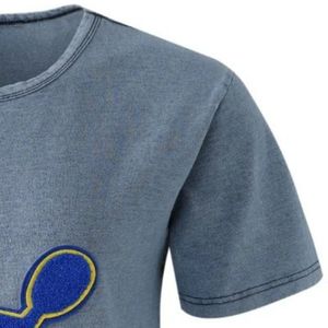 เสื้อยีนส์พิมพ์ลายเชนิลล์สีน้ำเงิน พรีเมี่ยมคอตตอน นุ่มสบาย สไตล์ลำลอง เท่ห์ๆ สตรีทแวร์ ยูนิเซ็กส์ เสื้อยืดลายกราฟิก - Product Image 4