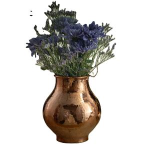 Vase décoratif en métal finition or contemporain pour une décoration intérieure élégante et une présentation d'intérieur commercial - Product Image 4