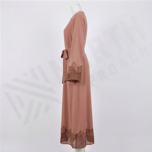 2025 OEM Kimono Abaya pour femmes musulmanes, en tissu polyester épais, doux et très extensible, col en V, manches longues, pour fêtes, Ramadan, mariages - Product Image 3