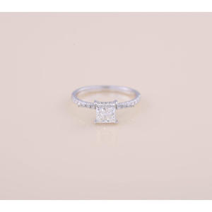 Anillo de Compromiso con Diamante Cultivado en Laboratorio, Corte Princesa, Oro Blanco, Solitario, Micro Pavé, Joyería para Novia, Boda o Promesa - Product Image 1