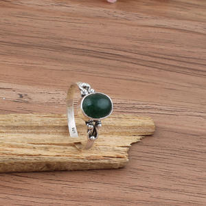 Anillo de Plata de Ley con Jade Verde Natural, Joyería Minimalista con Piedra de la Suerte, Anillo Clásico de Boda para Mujer - Product Image 1