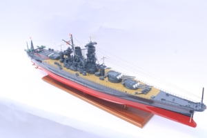 Maquette de navire de guerre japonais Musashi en bois, fabriquée à la main - Modèle militaire de classe Yamato de la Seconde Guerre mondiale pour la décoration de la maison ou du bureau - Product Image 1