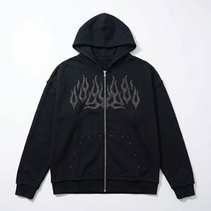 Sudadera con capucha negra con cremallera y motivo de llamas — Sudadera urbana con cremallera completa, detalles de tachuelas y bolsillos canguro |   Marca Privada OEM/ODM - Product Image 1