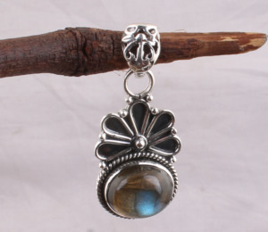 Pendentif en labradorite naturelle, argent sterling 925, bijoux artisanaux vintage, vente en gros, pendentif en pierre précieuse labradorite bleue à reflets - Product Image 2