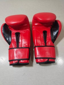 Guantes de Boxeo Profesionales Cleto Reyes, de Cuero Rojo, con Cierre de Velcro, 14oz, para Entrenamiento de Adultos - Product Image 4