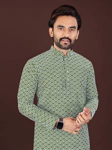 Kurta pour homme coupe droite brodée en coton premium et artisanat traditionnel - Product Image 5