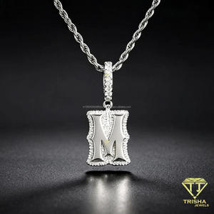1. Collier pendentif lettre TAE en moissanite de luxe avec chaîne corde et bordure de pierres étincelantes, vente en gros - Product Image 3