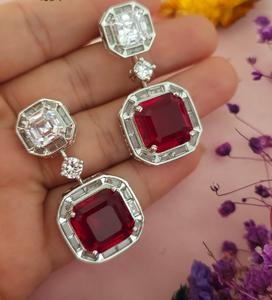 ต่างหูเงินชุบคุณภาพพรีเมียมประดับเพชรซีกอนสวยงามสำหรับผู้หญิงและเด็กผู้หญิง เหมาะสำหรับงานกลางคืน งานปาร์ตี้ และแฟชั่น - Product Image 4