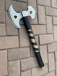 Hache viking artisanale avec manche en bois de frêne gravé et fourreau en cuir avec gravure sur la tête - Product Image 4