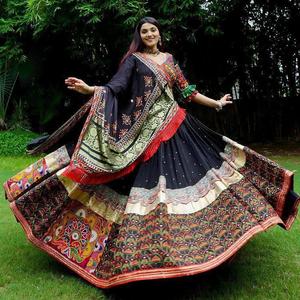 Lehenga Choli de créateur pour femmes – Lehenga ethnique imprimé avec dupatta |   Vêtements de fête et de mariage - Product Image 2