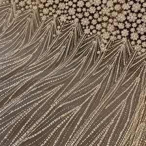 Tissu en maille brodé de perles, orné de fleurs et de sequins, pour robe de mariée, dentelle textile de créateur, haute couture - Product Image 4