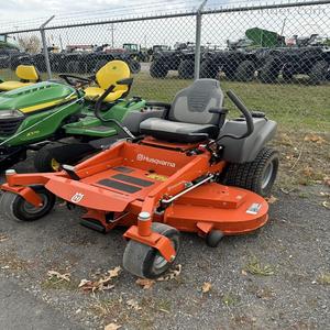 Tondeuse autoportée Husqvarna MZ61, puissante, à braquage zéro, pour grandes surfaces, performances de coupe professionnelles avec moteur robuste. - Product Image 3