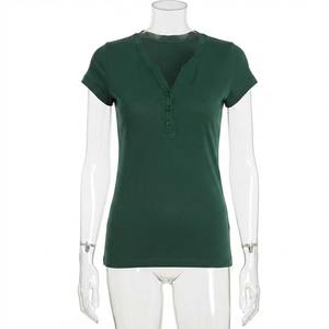 Camiseta de manga corta con cuello en V para mujer, transpirable, con estampado digital, tela de algodón, corte ajustado, para verano, informal, básica. - Product Image 1