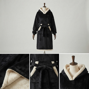 Bata de Forro Polar Negra con Capucha para Mujer, Manga Larga con Cinturón y Bolsillos, Color Sólido, Ropa Casual de Invierno, 100% Algodón Forrado, Estilo Urbano - Product Image 5
