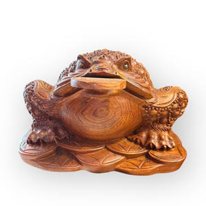Une statue de crapaud exquisément sculptée est présentée sur l'autel dédié au dieu de la richesse et au dieu de la terre. - Product Image 6