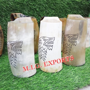 Mug authentique fait main en corne de vache viking, gobelet naturel en corne de bœuf pour bière, ale et hydromel. Écologique, vintage, médiéval. - Product Image 2