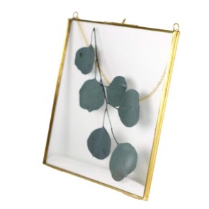 Cadre photo flottant en verre pressé doré de style vintage classique avec support pour décoration de maison et bureau - Product Image 6