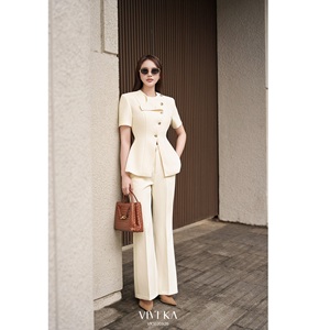Ensemble pantalon évasé et haut à volants élégant pour femme en Spandex/Polyester, coupe mi-longue, avec boutons, idéal pour le bureau - VIVI KA - Product Image 1