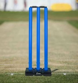 Stumps de cricket en plastique, 3 stumps, 2 bails, épaisseur personnalisable, matériau et couleur de haute qualité selon les normes internationales - Product Image 2