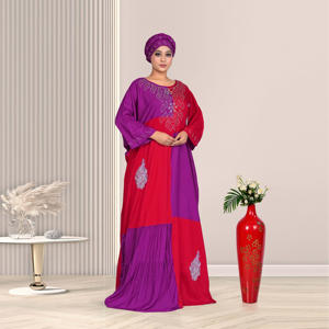 Kaftan bicolore en rayonne avec broderies complexes, détails élégants en panneaux et silhouette fluide longue jusqu'au sol - Product Image 5