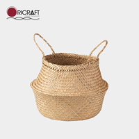 Panier de rangement artisanal TASMANIA OHC en jonc de mer naturel, forme ventrue, pliable, tressé par des artisans vietnamiens, écologique et flexible