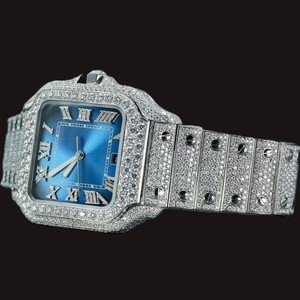 Nouvelle montre élégante en argent personnalisée, style hip-hop exclusif, cadran bleu, chiffres romains, quartz, entièrement sertie de diamants Moissanite. - Product Image 2