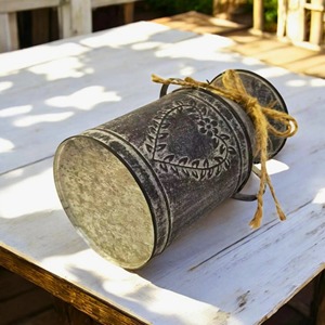 Macetero de metal rústico con asas laterales dobles, adecuado para decoración del hogar, arreglos florales y eventos, ligero y portátil. - Product Image 2