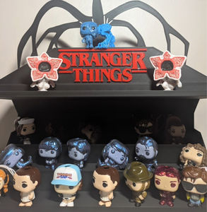 Soporte de exhibición Funko Pop de Stranger Things para Kinder Joy, archivos de impresión 3D, ¡en oferta! |   24 Modelos STL Únicos |   Set de Soportes Coleccionables para DIY - Product Image 1