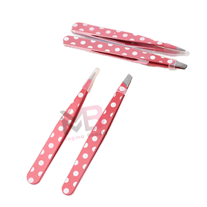 Pinzas para Cejas Inclinadas Rojas de Alta Calidad, Mini Portátiles, de Acero Inoxidable, Antiestáticas, con Mango Cómodo y Reutilizables - Product Image 6
