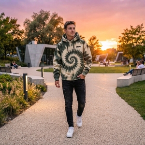 Sweat-shirt à capuche personnalisé vert crème tie-dye pour homme, streetwear, avec logo - Product Image 5
