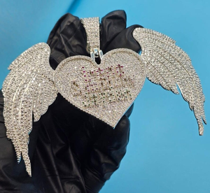 Colgante de Moissanita con Diseño de Corazón, Corte Brillante Redondo VVS, Alas de Plata 925 con Baño de Rodio, Amuleto de Lujo para Fiesta, Regalo Unisex - Product Image 1