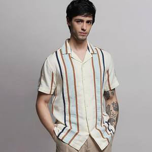 La camisa con cuello cubano para hombre ofrece un estilo relajado y llamativo: tu elección ideal para conseguir energía instantánea en verano. Proveedor al por mayor. - Product Image 5