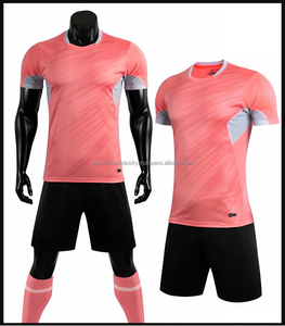 Uniforme de Fútbol Personalizado de Alta Calidad con Impresión por Transferencia de Calor, 100% Poliéster, Cuello Redondo, Manga Corta, Transpirable y Ligero - Product Image 4