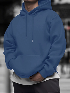 เสื้อฮู้ดผู้ชายสีน้ำเงินกรมท่า ผ้าฟลีซทรงโอเวอร์ไซส์ สวมใส่สบาย แขนยาว สีพื้น ผ้าฝ้าย 100% มีกระเป๋า เหมาะสำหรับใส่ในฤดูหนาว - Product Image 3