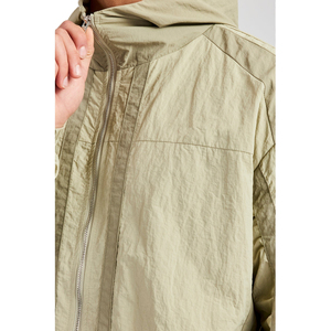 Ensemble coupe-vent et short pour homme en nylon de haute qualité, style streetwear, avec logo personnalisé - Product Image 6