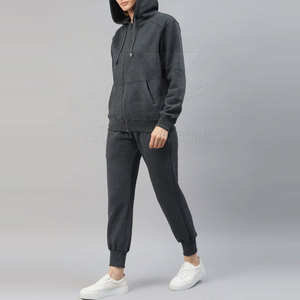 Survêtement élégant pour femme en tissu épais, en stock, nouvelle collection, matière de qualité supérieure, confortable, pour le quotidien et le streetwear. - Product Image 4
