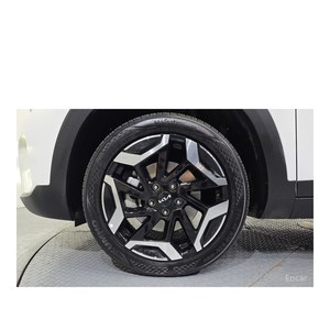 Kia Seltos 1.6 Turbo 2WD Essence Automatique Sièges en Cuir Caméra Arrière 32 153 km avec Volant à Gauche Modèle 2023 - Product Image 5
