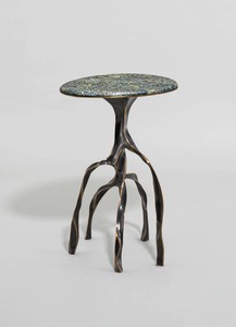 Table d'appoint sculpturale moderne en aluminium avec base abstraite et plateau rond, durable et écologique, pour salon, entrée, hôtel et café - Product Image 4